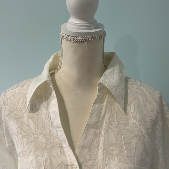 White button down shirt - Picture 2 of 4